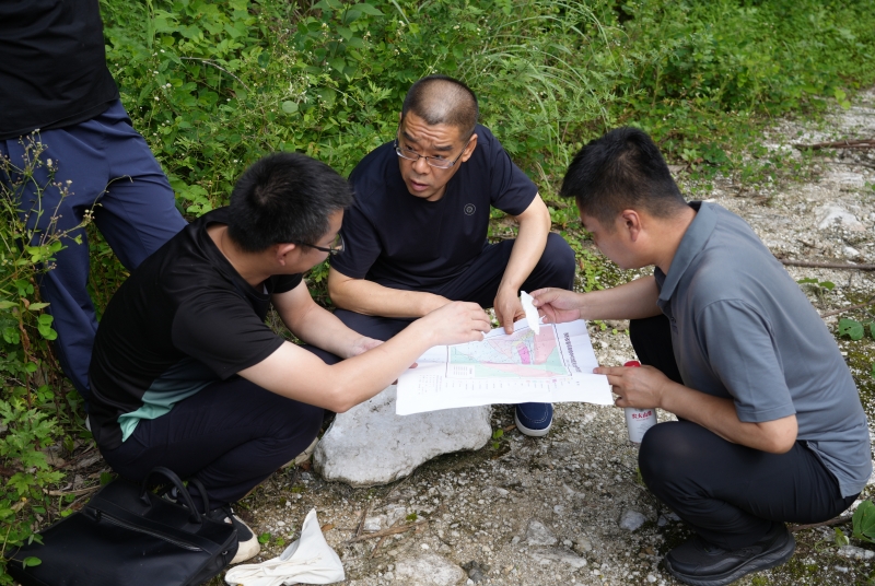 屈永安深入陜西地礦漢中隊、陜西地礦漢源玉業檢查指導工作 開展接訪下訪下基層工作